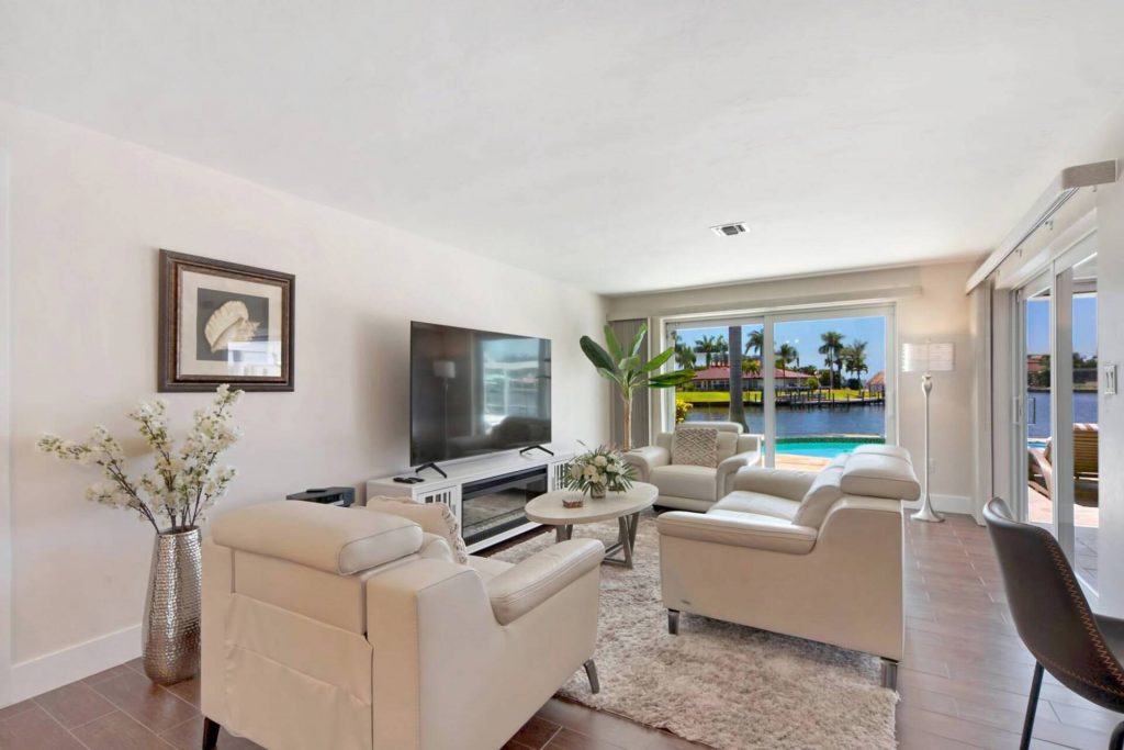 Living room & open kitchen / Villa Romantic Cape Coral